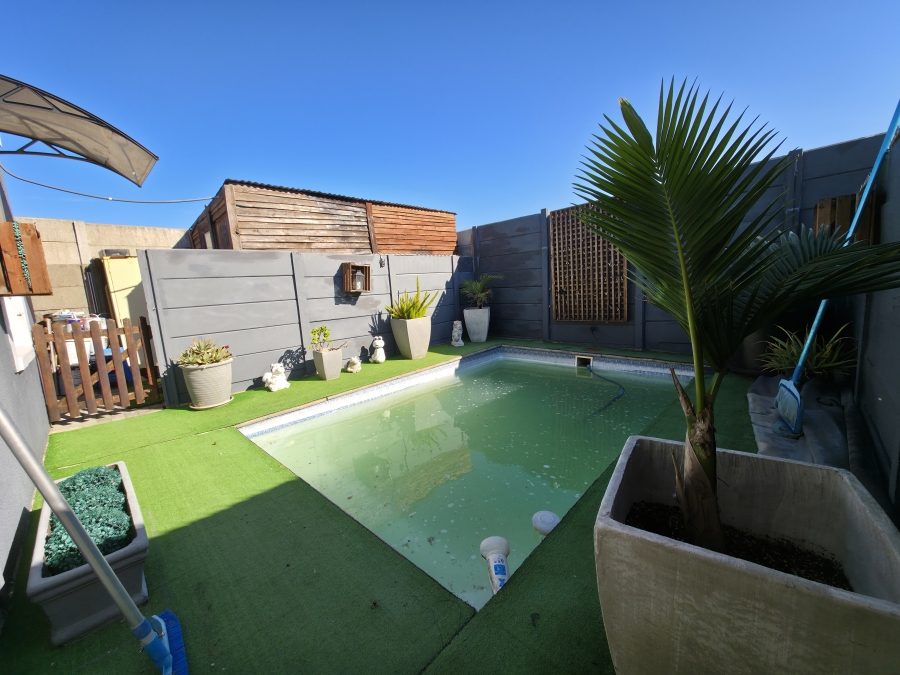 3 Bedroom Property for Sale in Electric City Western Cape